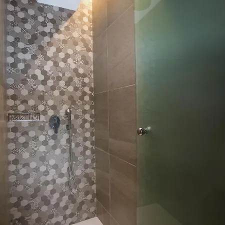 Hollywood - Adults Only