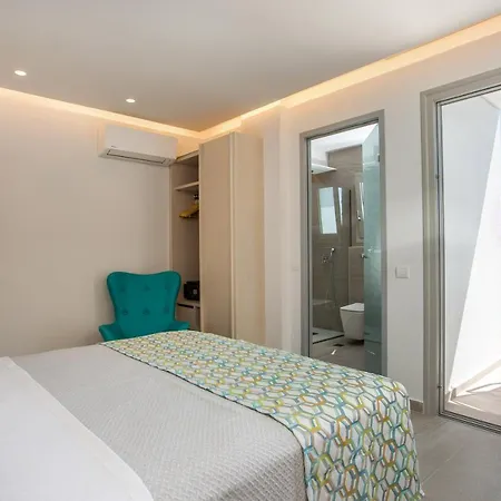 Hollywood - Adults Only *