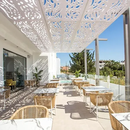 Hollywood - Adults Only