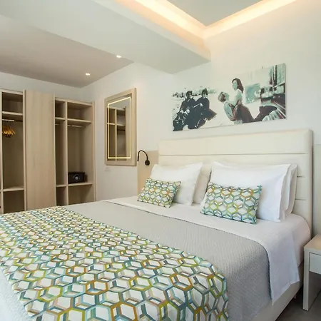 Hollywood - Adults Only Hotell