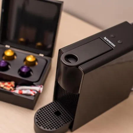 Hollywood - Adults Only *