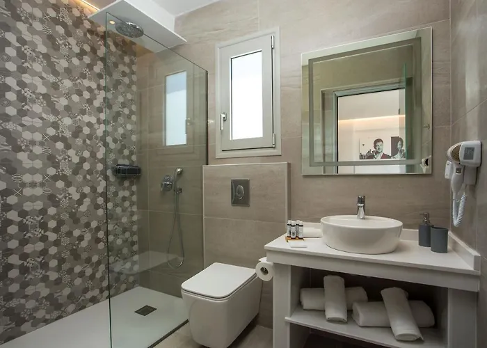 Hollywood - Adults Only *