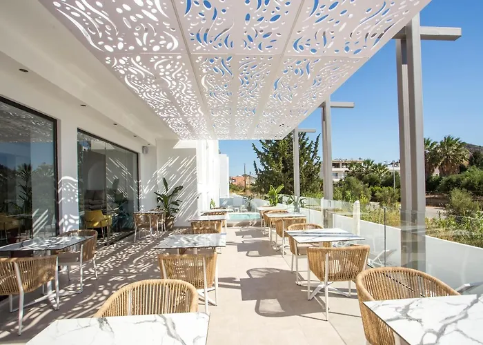 Hollywood - Adults Only