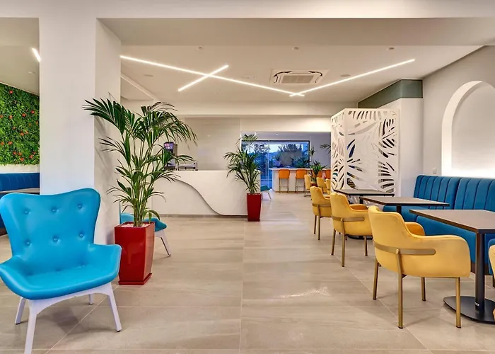 Hollywood - Adults Only