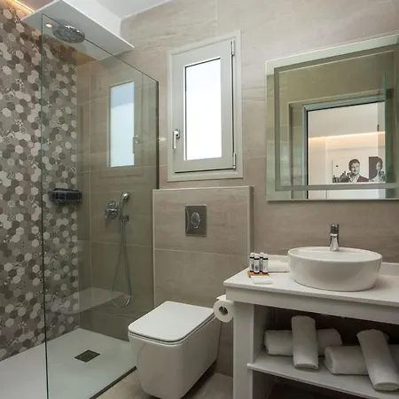 Hollywood - Adults Only *