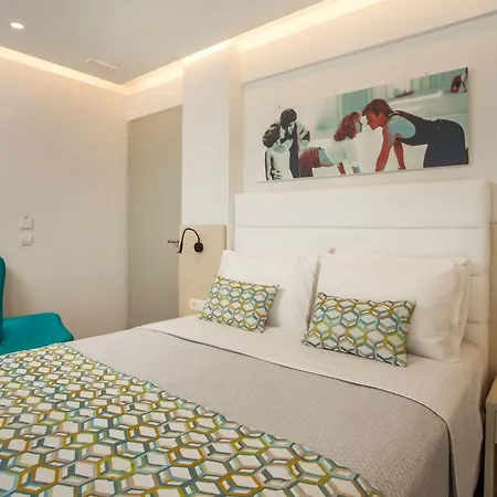 Hollywood - Adults Only *