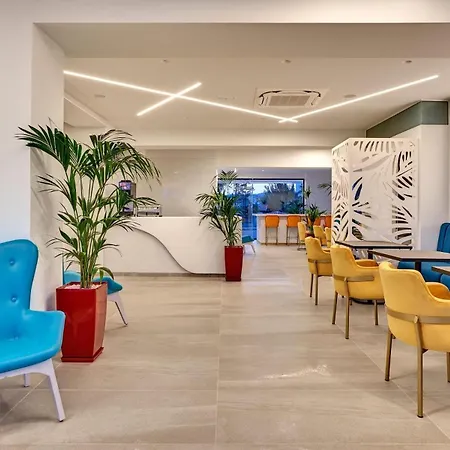 Hollywood - Adults Only